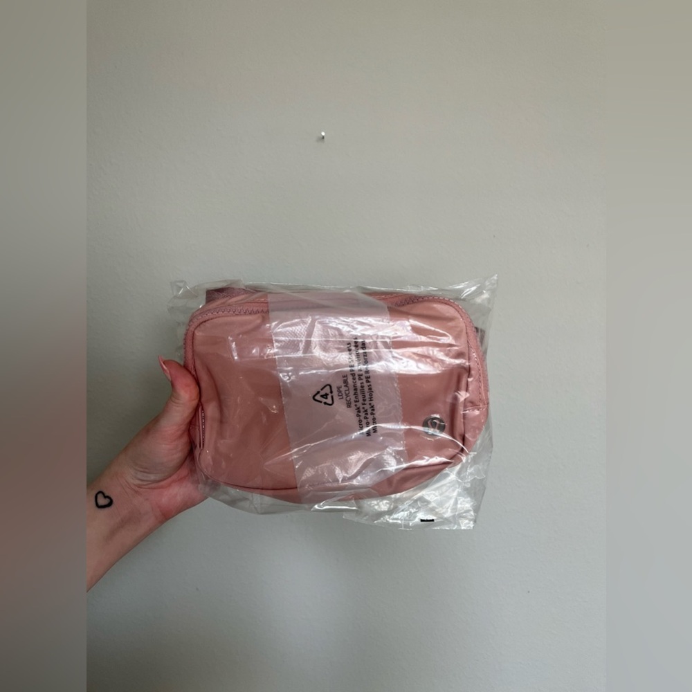 Pastel Pink Lululemon Crossbody Everywhere Belt Bag NWT